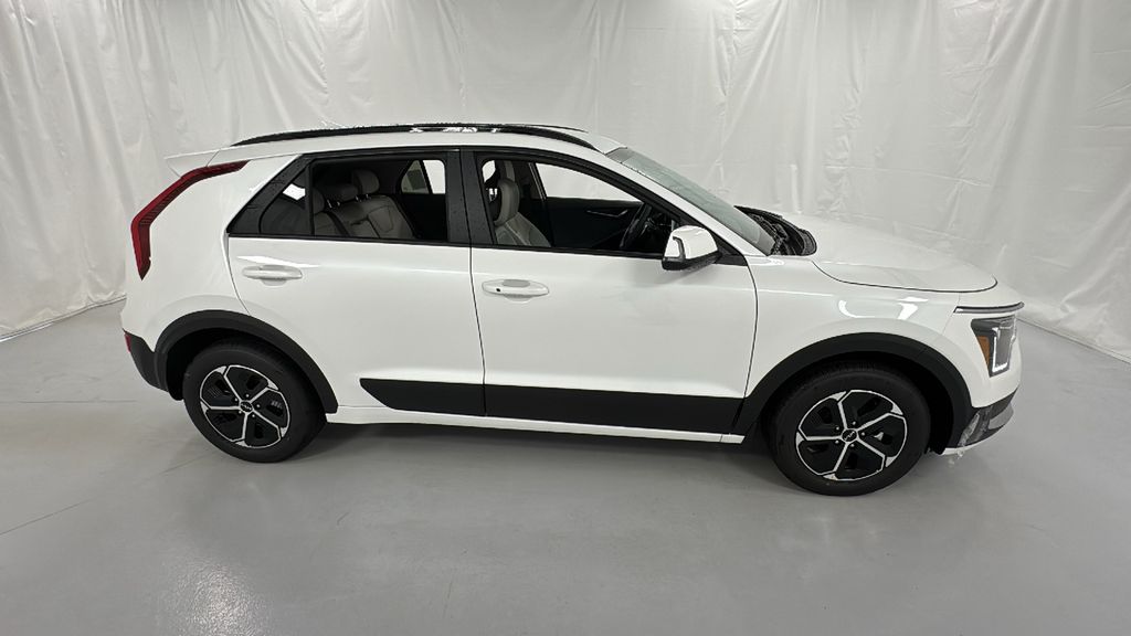 2025 Kia Niro EX photo 2