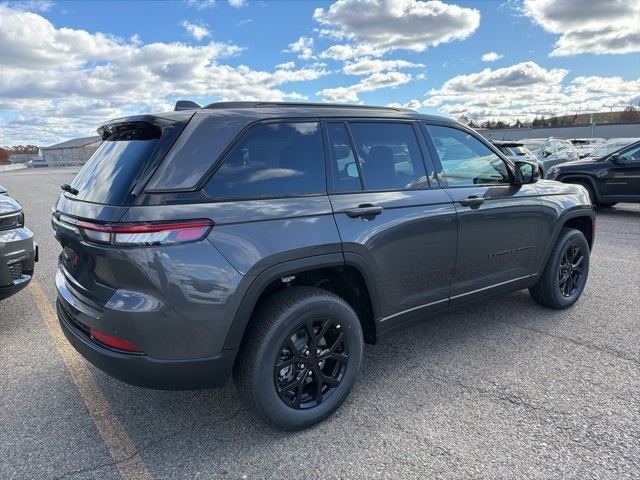 2025 Jeep Grand Cherokee Altitude photo 2