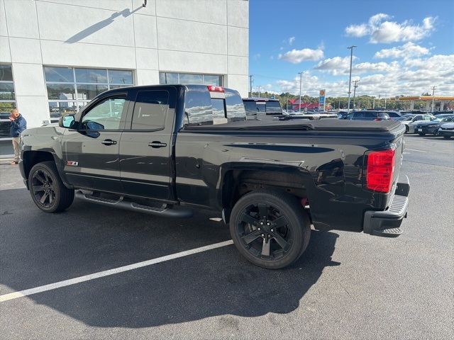 2017 Chevrolet Silverado 1500 LT photo 3