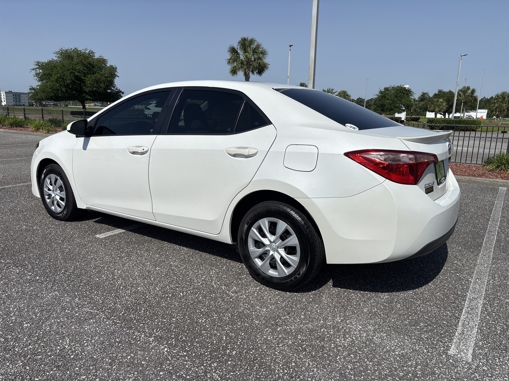 2017 Toyota Corolla LE Eco photo 3