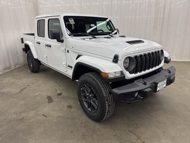 2026 Jeep Gladiator Sport S's photo
