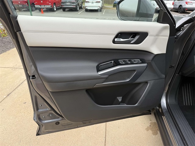 2025 Nissan Pathfinder SL photo 25