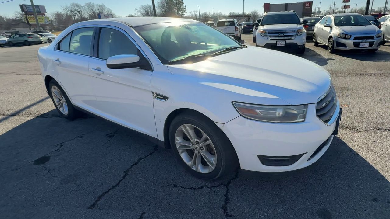 2014 Ford Taurus SEL's photo