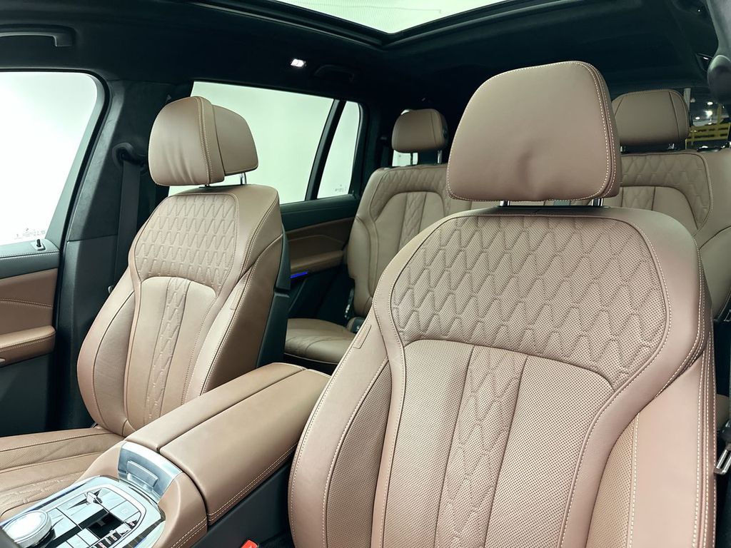 2025 Bmw X7 M60i photo 11