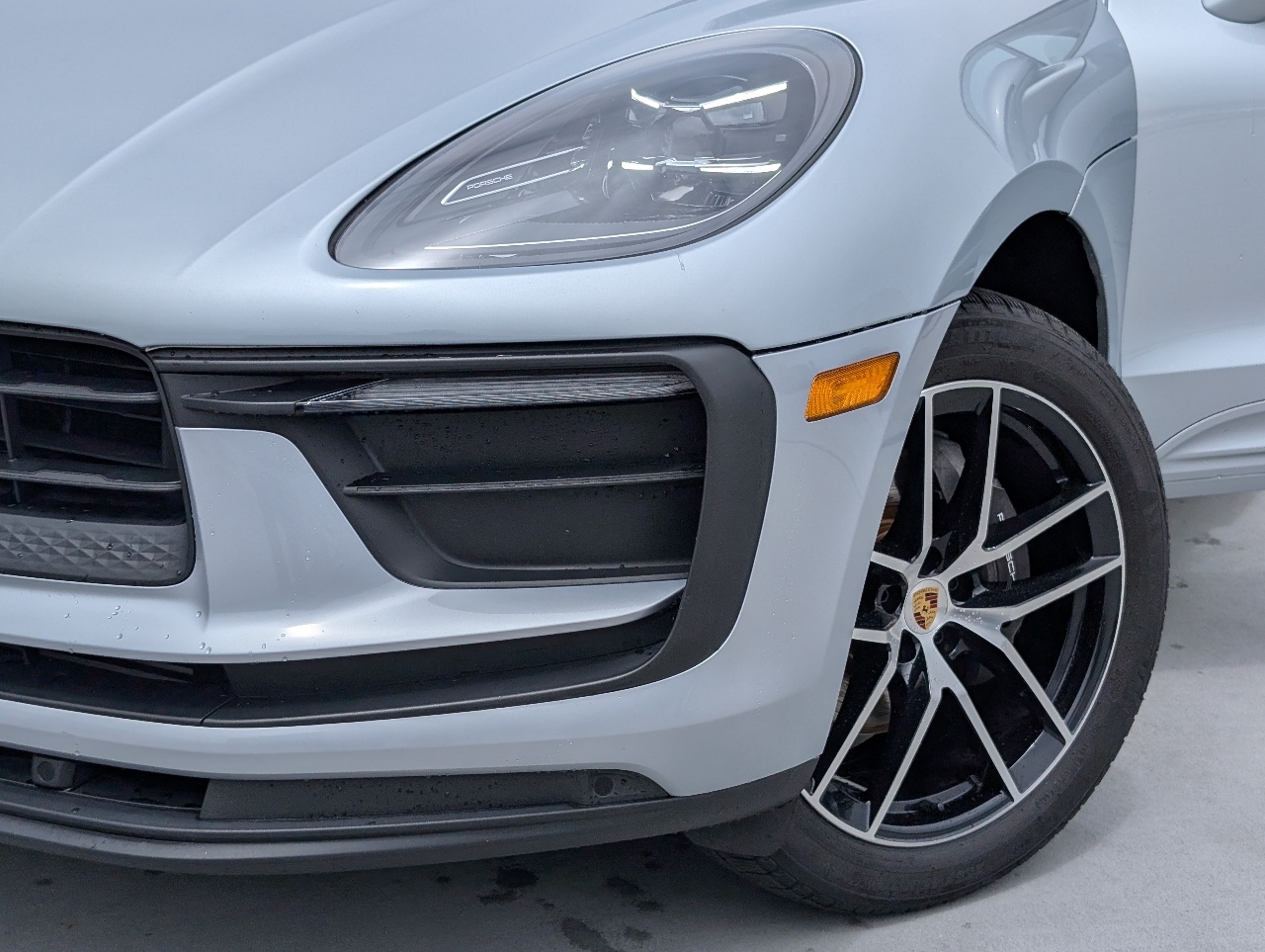 2023 Porsche Macan T photo 10