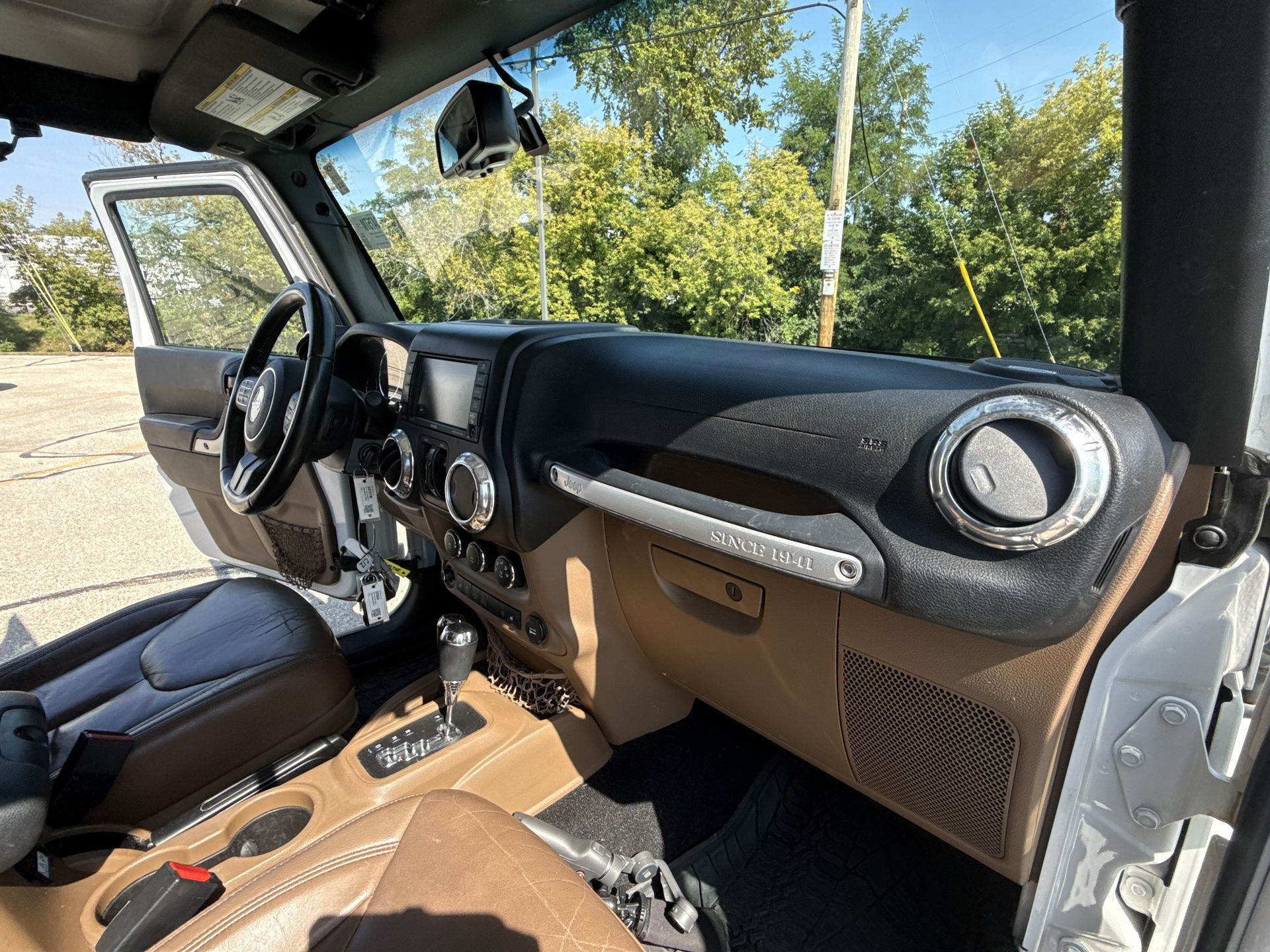 2017 Jeep Wrangler Unlimited Sahara photo 15