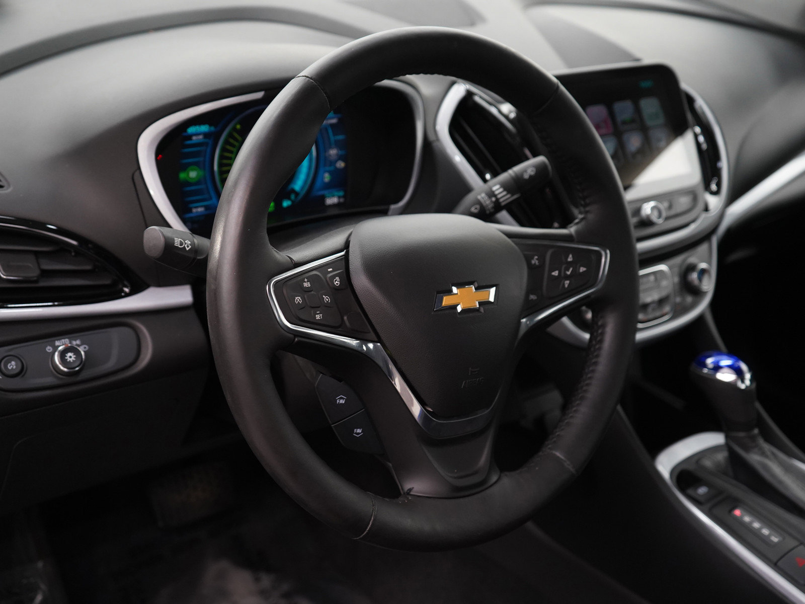 2017 Chevrolet Volt LT photo 17