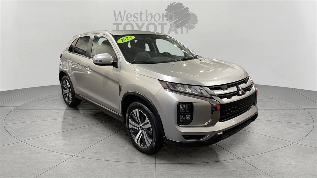 2024 Mitsubishi Outlander Sport SE's photo