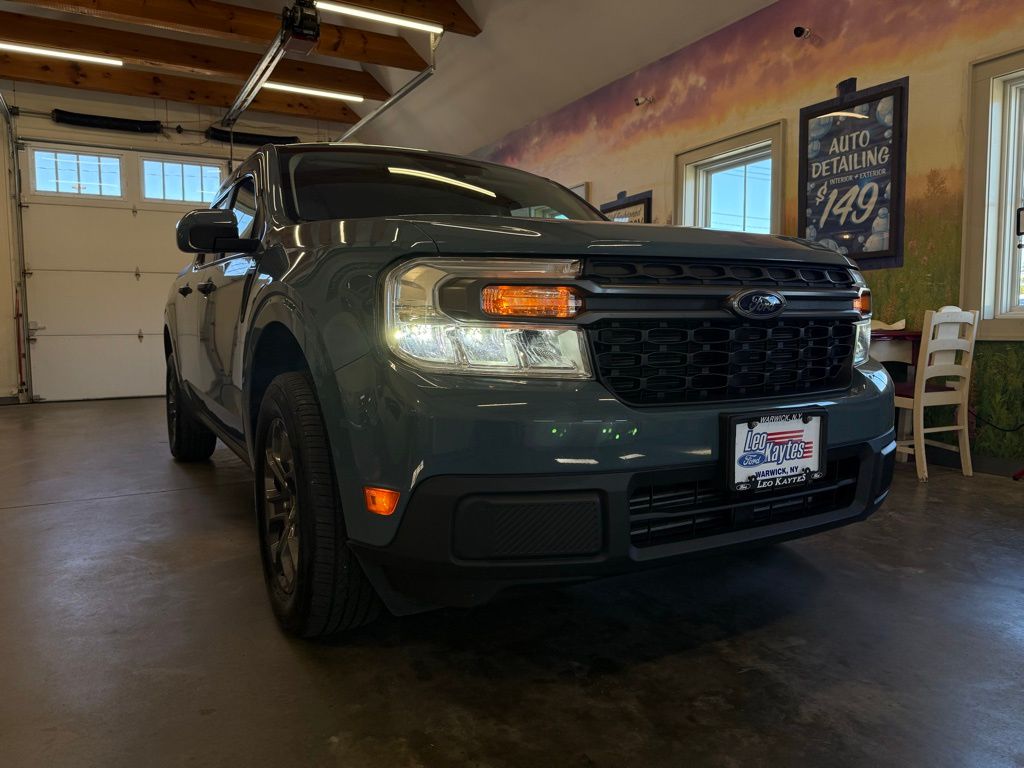 2022 Ford Maverick XLT photo 2