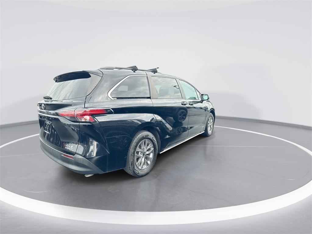 2021 Toyota Sienna LE photo 9