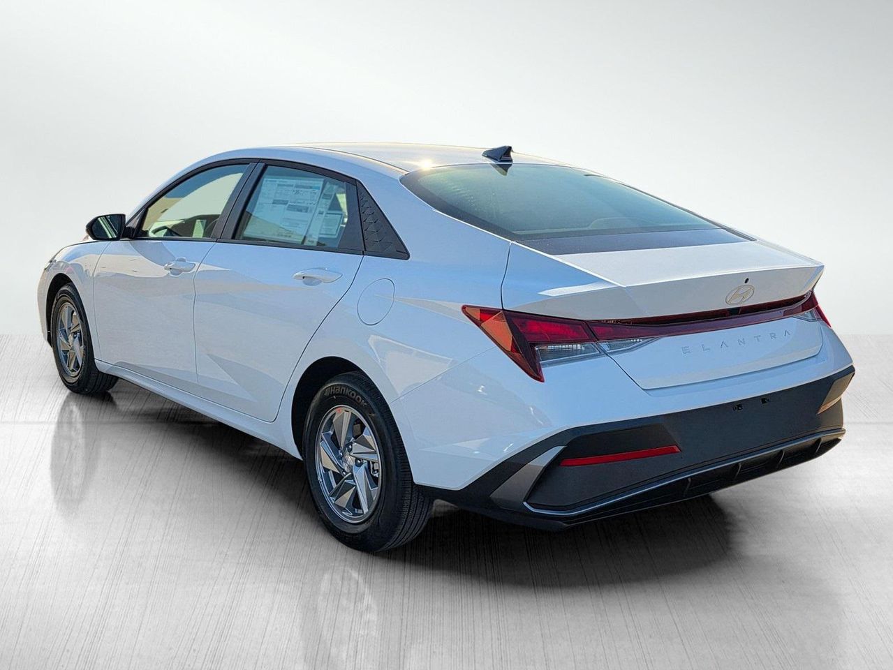 2026 Hyundai Elantra SE photo 3