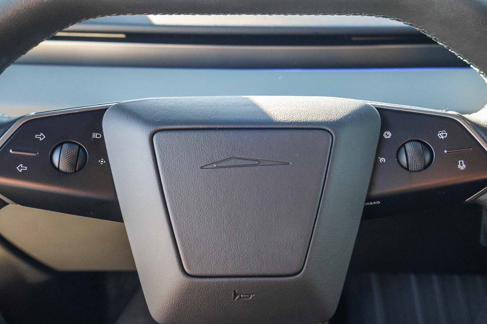 2025 Tesla Cybertruck photo 16