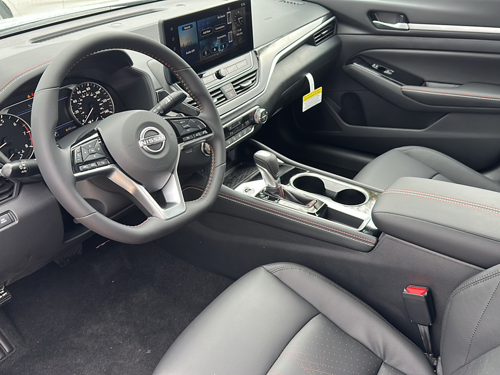 2025 Nissan Altima SR photo 2