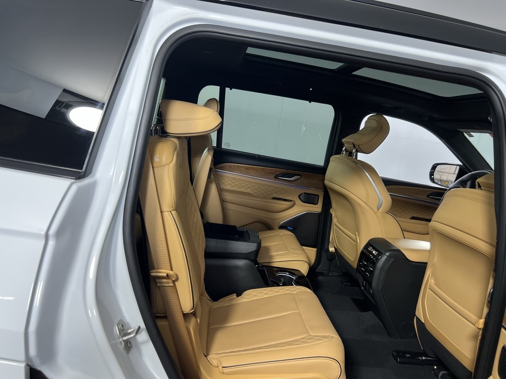 2024 Jeep Grand Cherokee L Summit Reserve photo 30