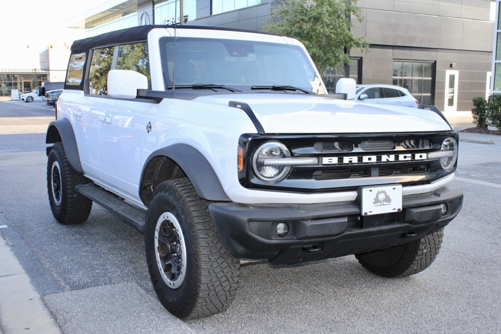 2023 Ford Bronco Base photo 3
