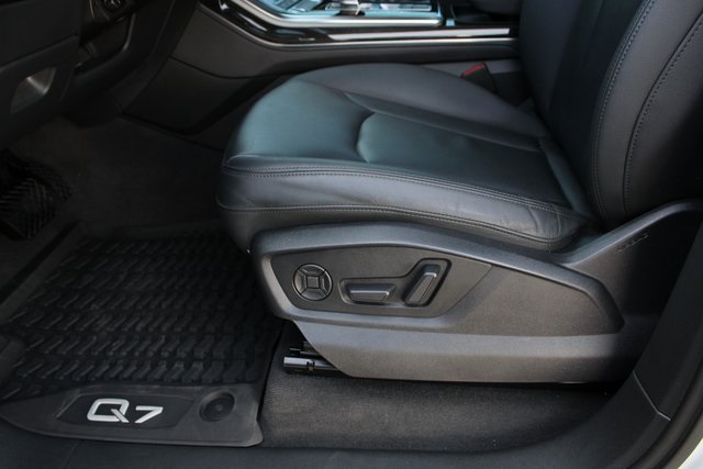 2023 Audi Q7 55 Premium Plus photo 5