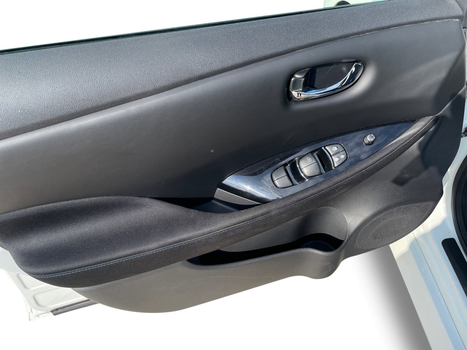 2020 Nissan Leaf SV photo 17