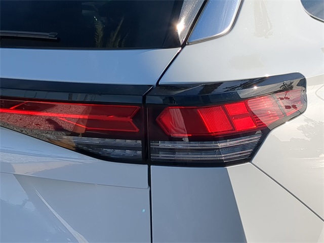 2025 Volkswagen Tiguan SE photo 3