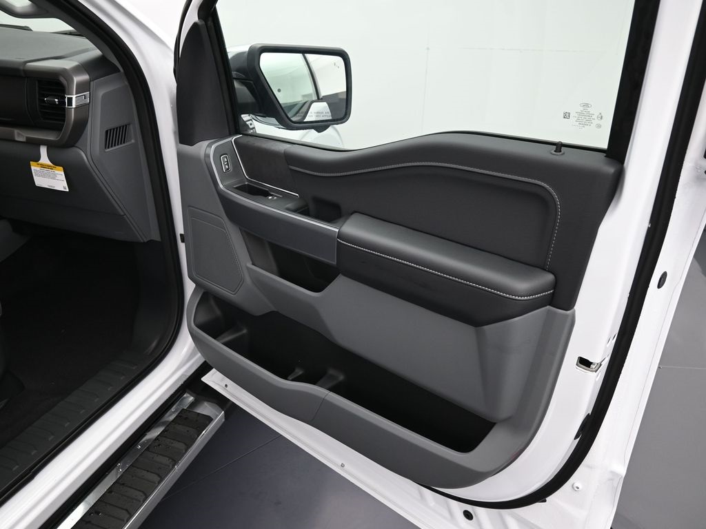 2025 Ford F-150 XLT photo 17