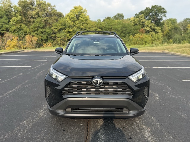 2025 Toyota RAV4 XLE photo 7