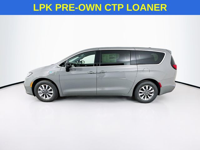 2025 Chrysler Pacifica Hybrid photo 4