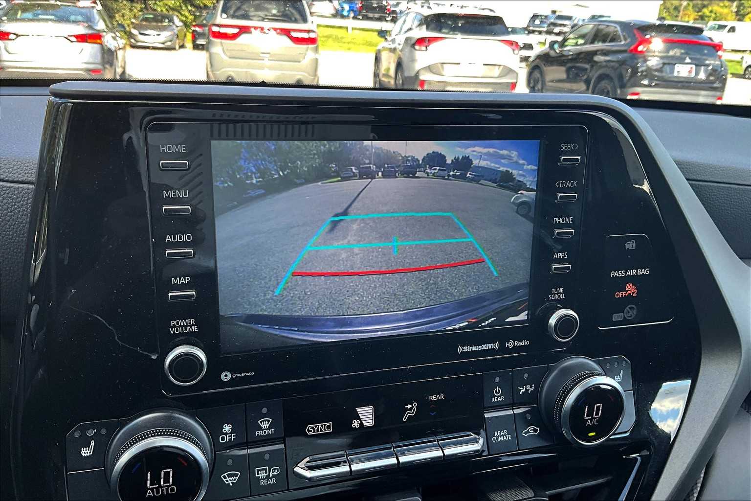 2022 Toyota Highlander XLE photo 26