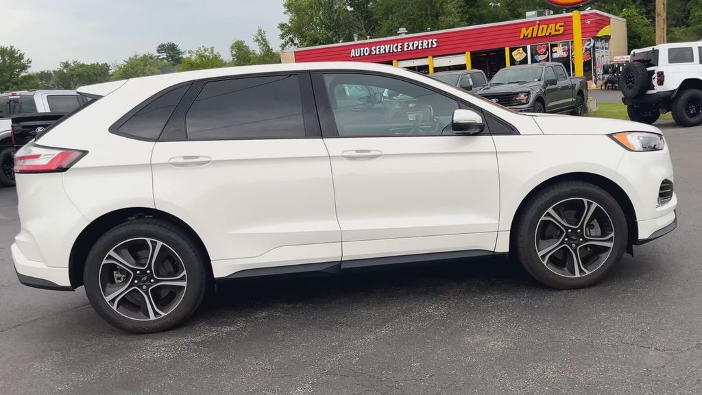 2021 Ford Edge ST photo 4
