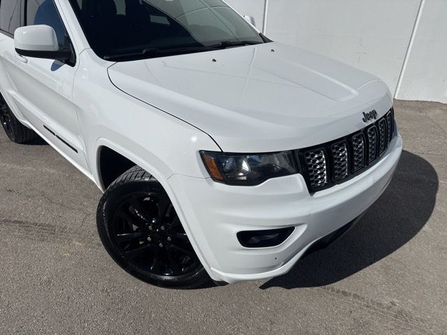 Used 2018 Jeep Grand Cherokee Altitude with VIN 1C4RJFAGXJC491745 for sale in Kansas City