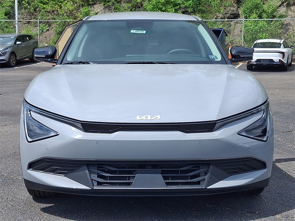2025 Kia EV6 Light photo 2