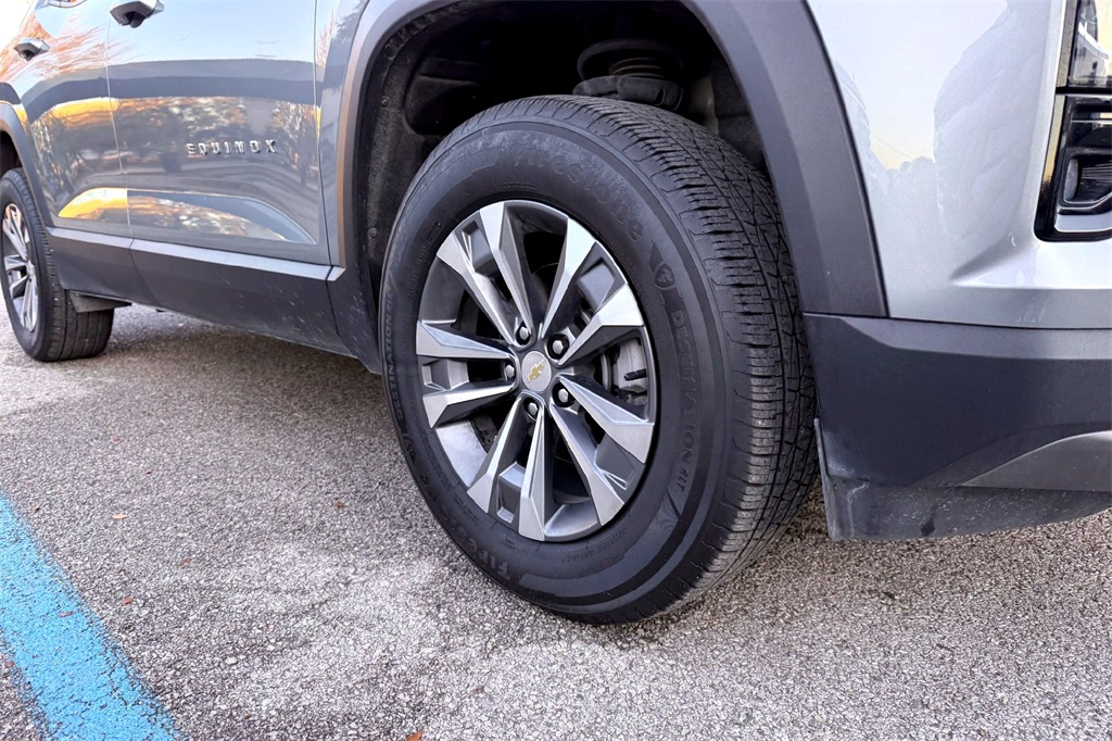 2025 Chevrolet Equinox LT photo 3