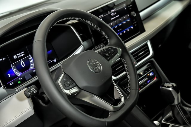 2025 Volkswagen Taos SE photo 10