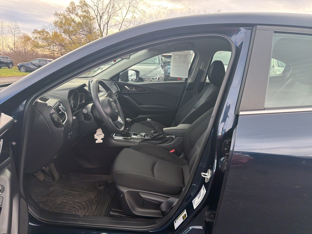 2016 Mazda Mazda3 i Sport photo 2