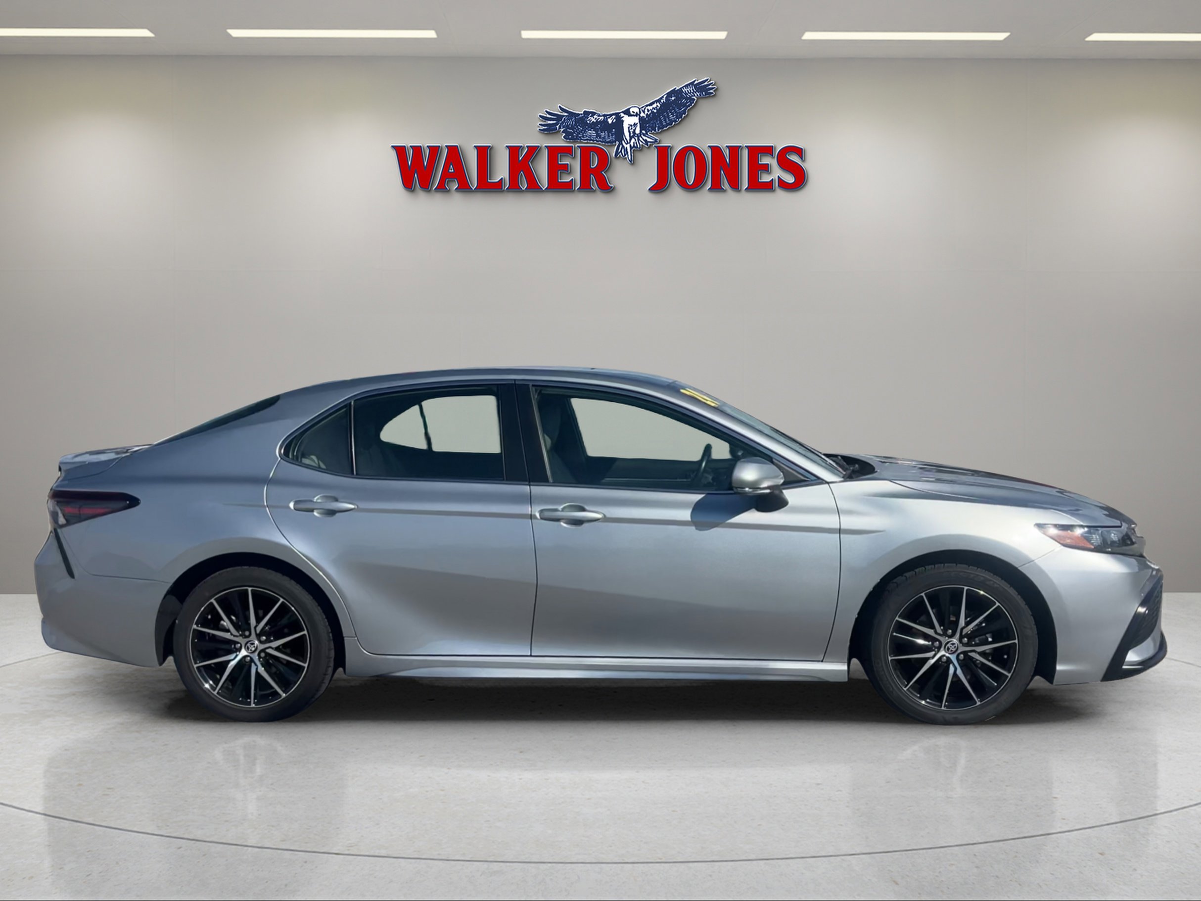 2024 Toyota Camry SE photo 2