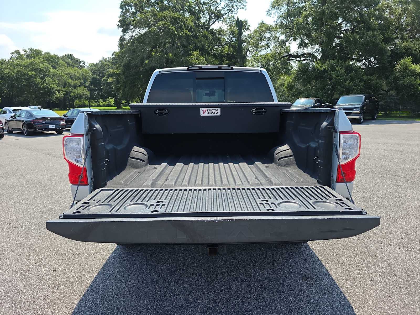 2017 Nissan Titan PRO-4X photo 28