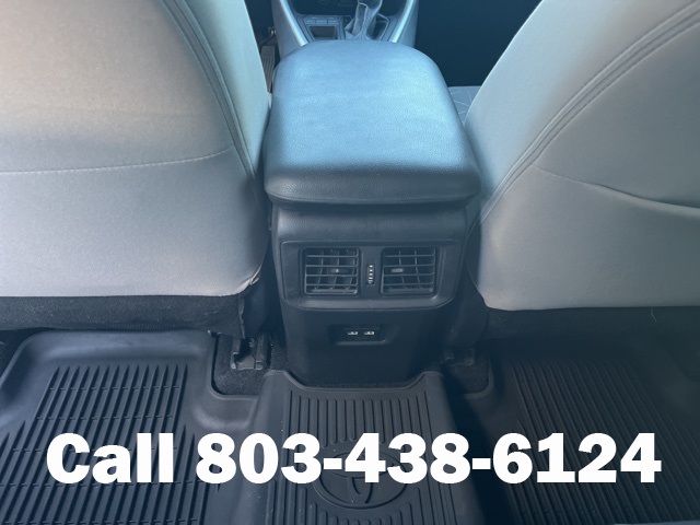 2021 Toyota RAV4 XLE photo 13