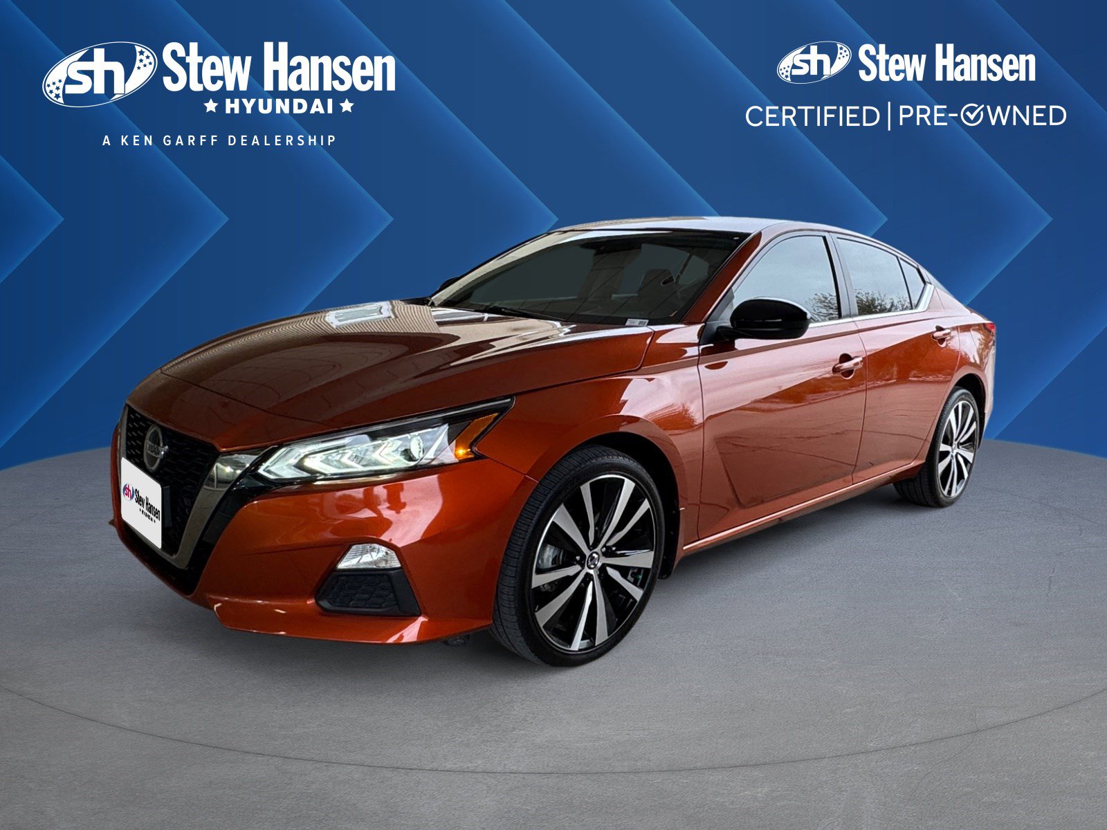 2022 Nissan Altima SR's photo