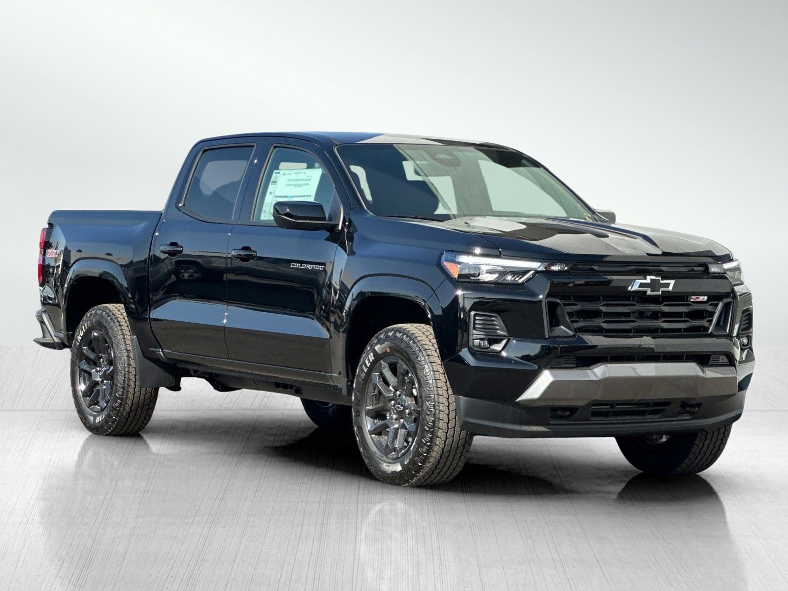 2025 Chevrolet Colorado Z71 photo 2