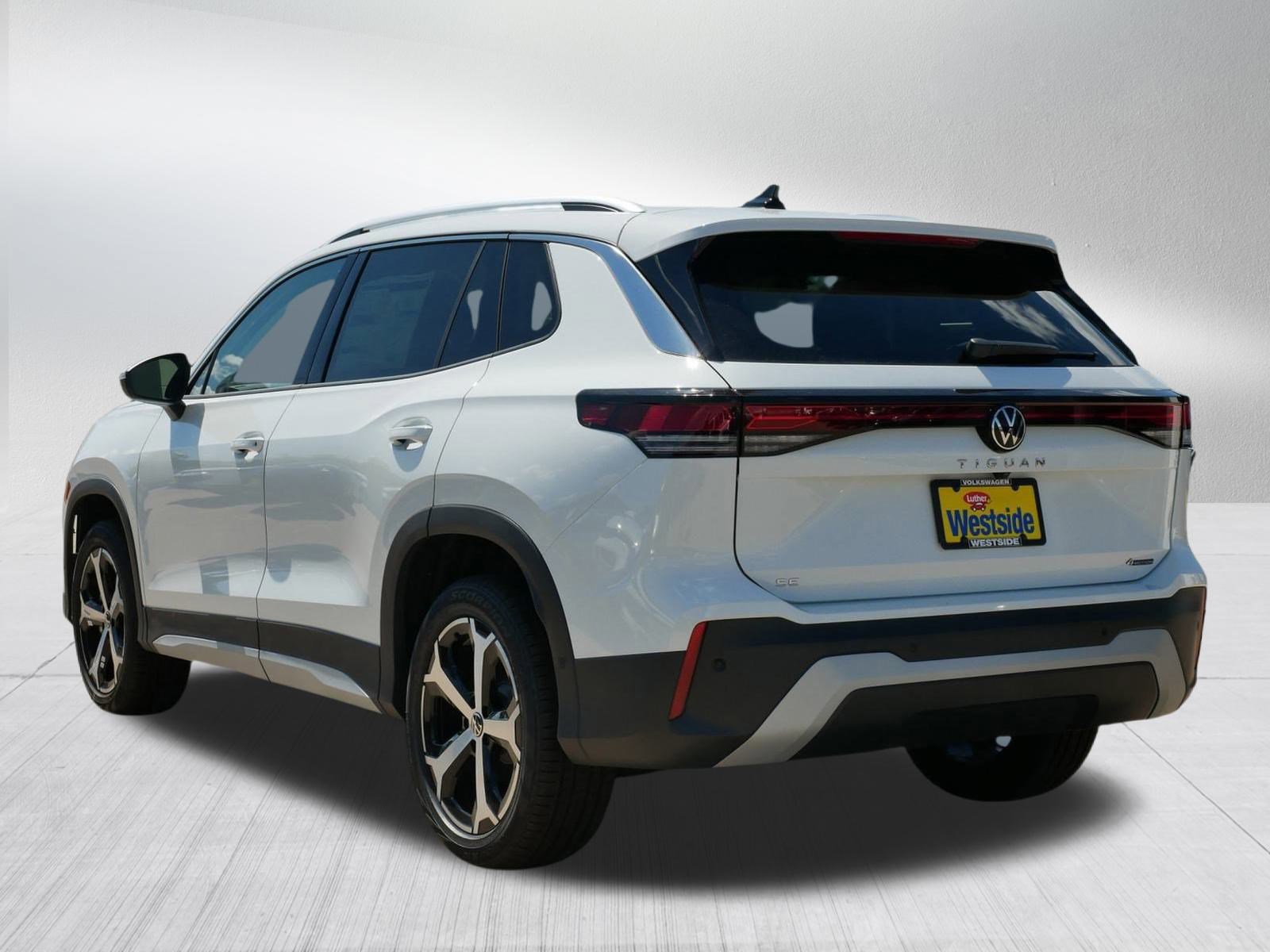 2025 Volkswagen Tiguan SE photo 2