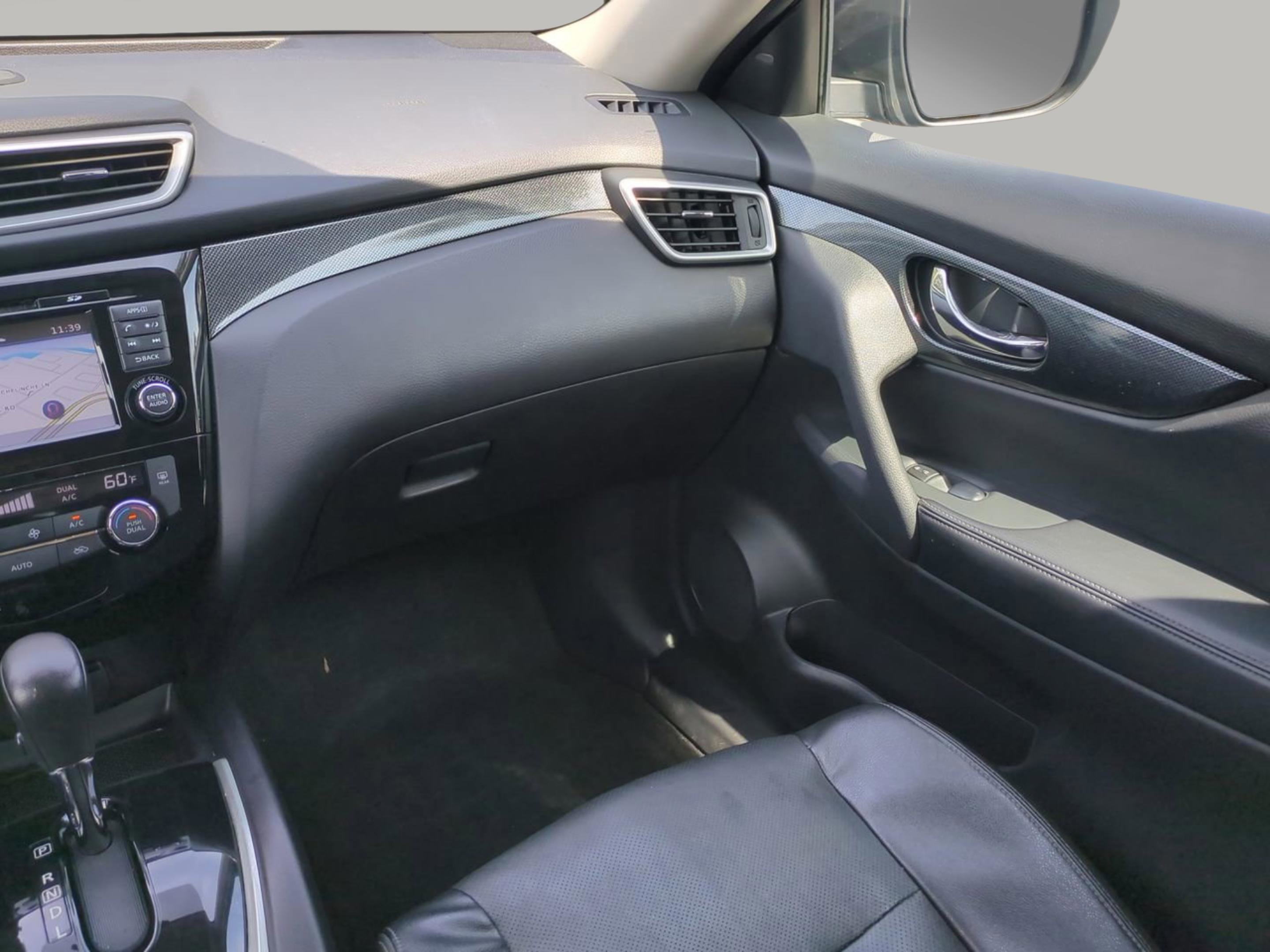 2016 Nissan Rogue SL photo 13
