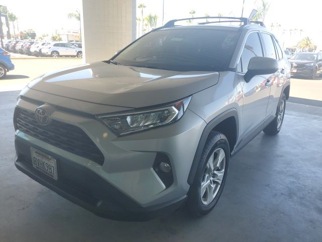 2021 Toyota RAV4 XLE's photo