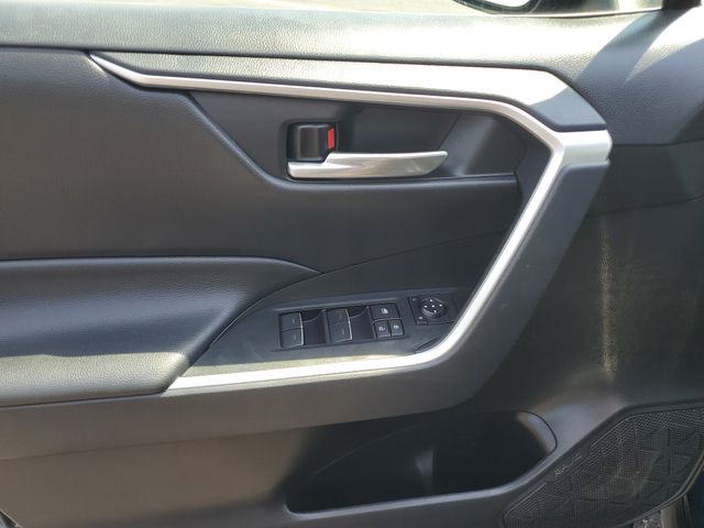 2023 Toyota RAV4 XLE photo 12
