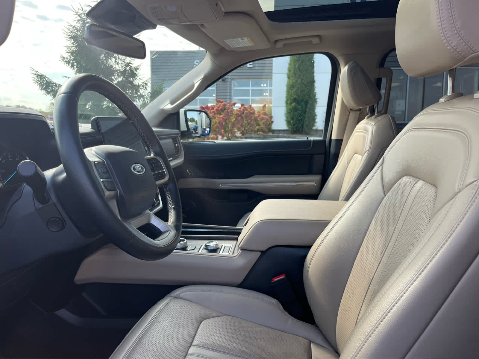2022 Ford Expedition MAX Limited photo 3