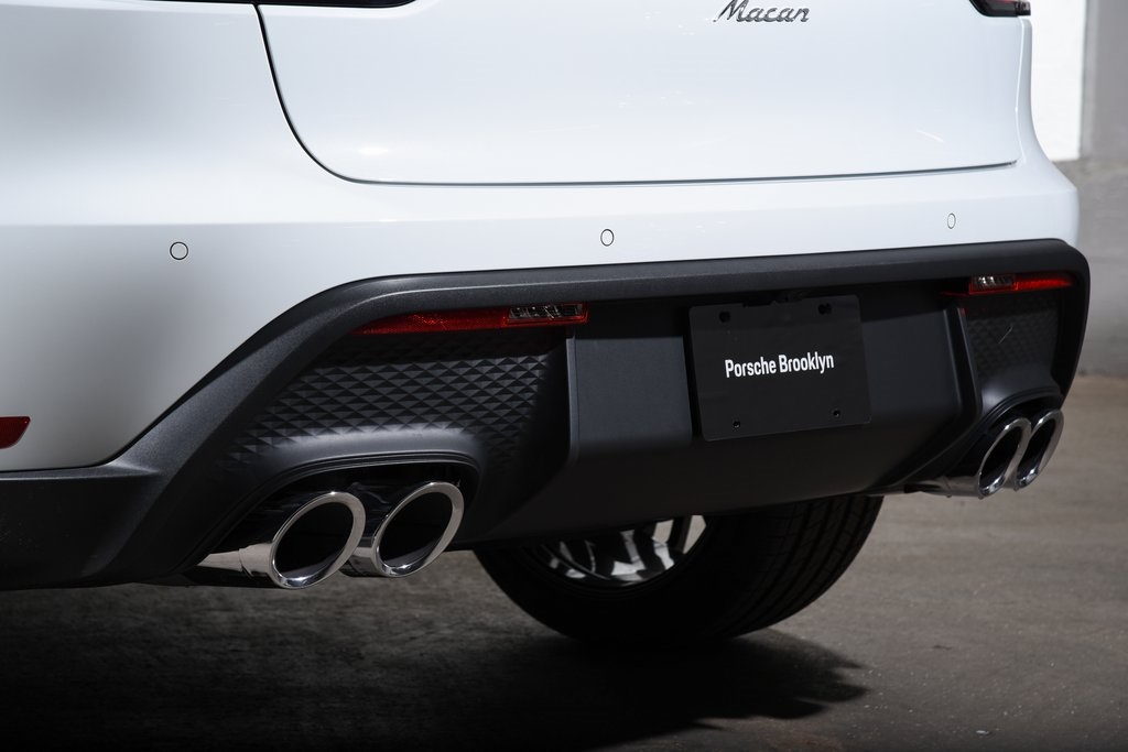 2026 Porsche Macan T photo 16