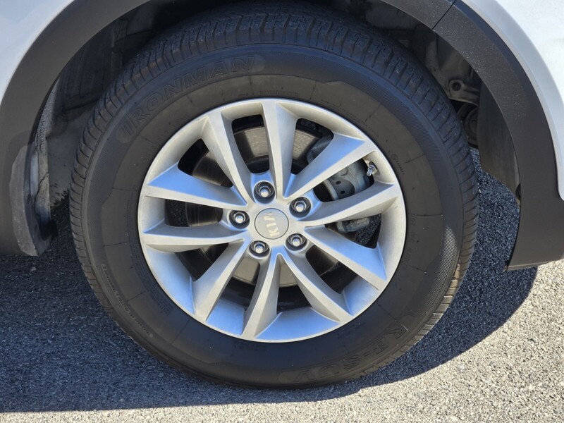 2016 Kia Sorento LX photo 3