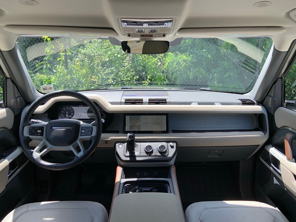 2023 Land Rover Defender 110 S photo 17