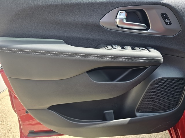 2026 Chrysler Pacifica photo 19
