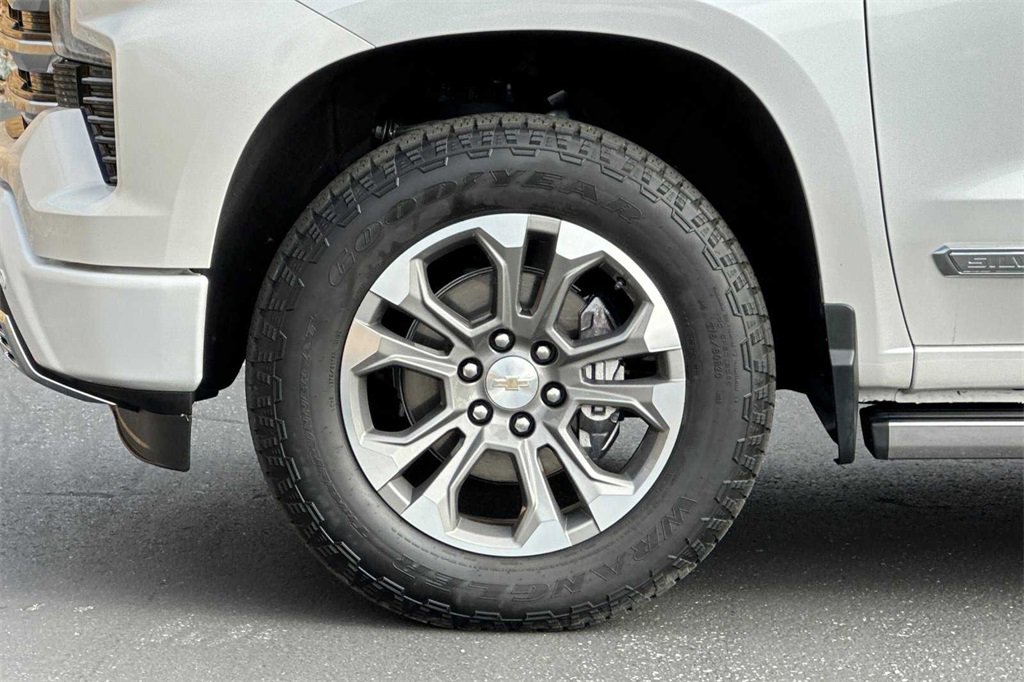 2023 Chevrolet Silverado 1500 High Country photo 32