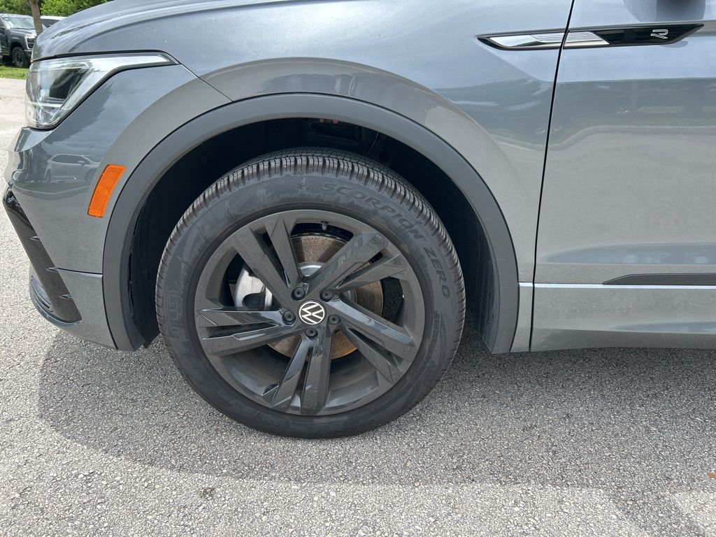 2024 Volkswagen Tiguan SE R-Line Black photo 47