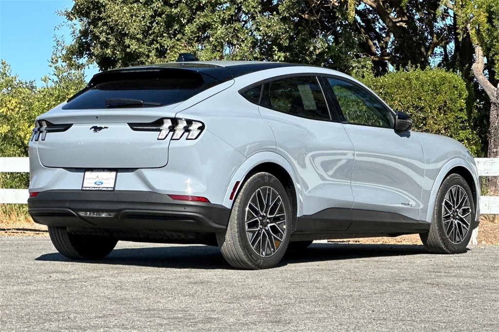 2025 Ford Mustang Mach-E Premium photo 4