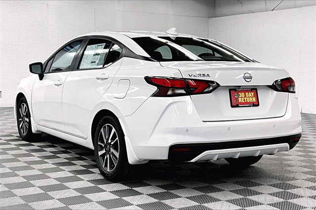 2025 Nissan Versa 1.6 SV photo 3
